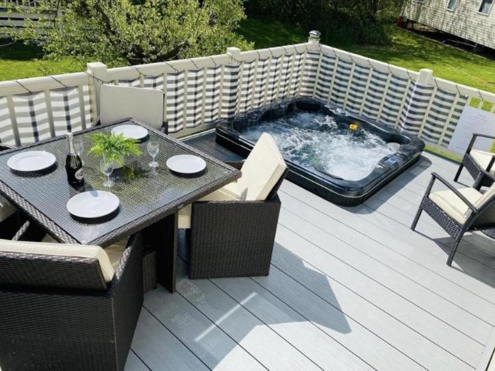 Prime Location & Luxurious Hot Tub Villa Tattershall Exterior photo